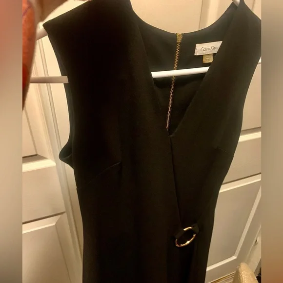 EUC CALVIN KLEIN V-Neck Gold O-Ring mini Black Dress - Picture 4 of 9